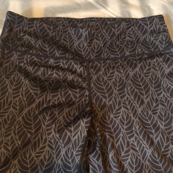Inner Spirit yoga/workout capris. Pocket inside waistband. Excellent condition - Picture 5 of 12